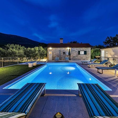 Home Away From Home With Outdoor Pool, Botanical Garden And A Beautiful Sea View Kaštela Eksteriør billede