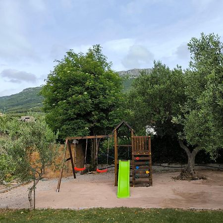 Home Away From Home With Outdoor Pool, Botanical Garden And A Beautiful Sea View Kaštela Eksteriør billede
