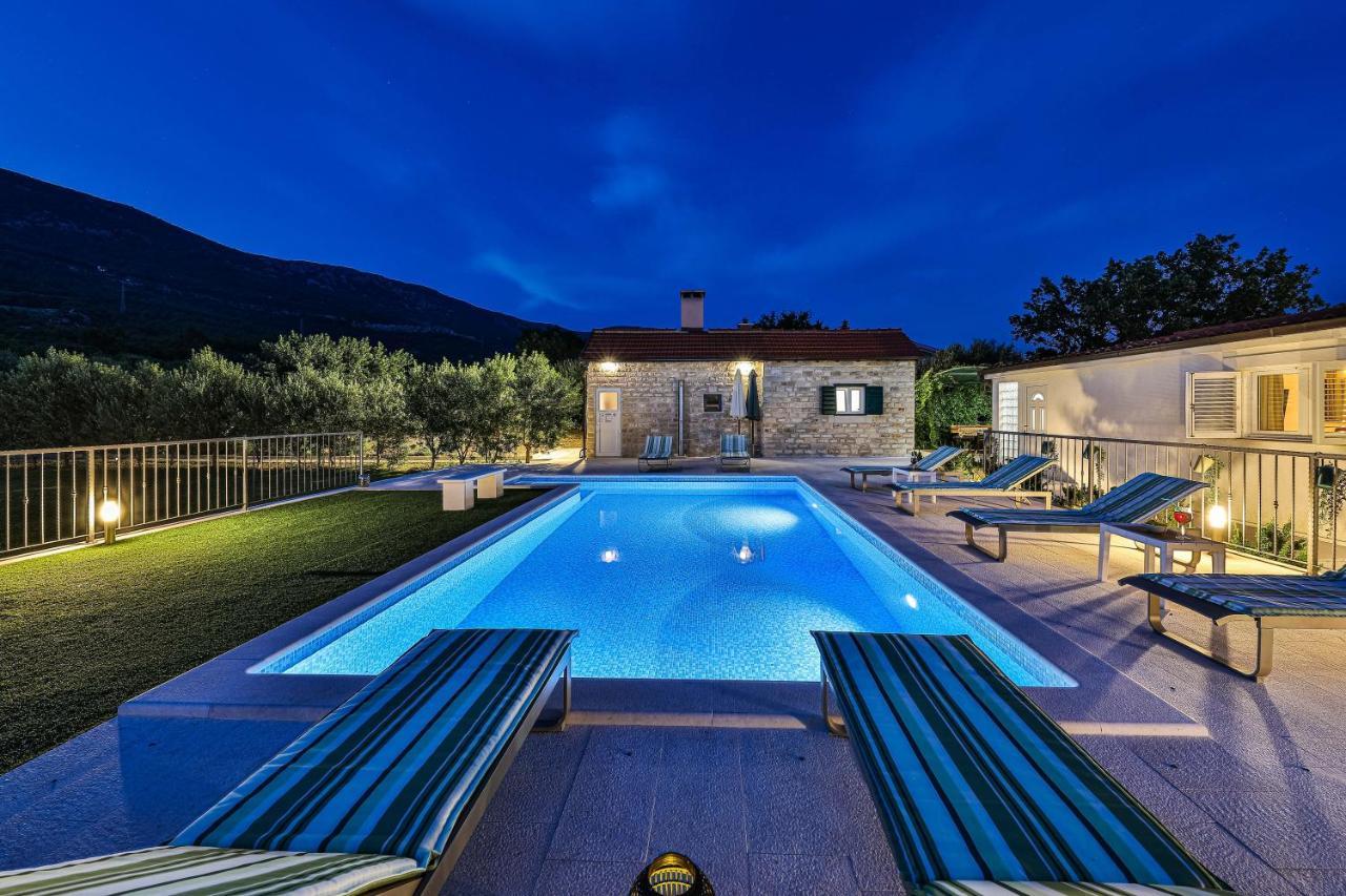 Home Away From Home With Outdoor Pool, Botanical Garden And A Beautiful Sea View Kaštela Eksteriør billede