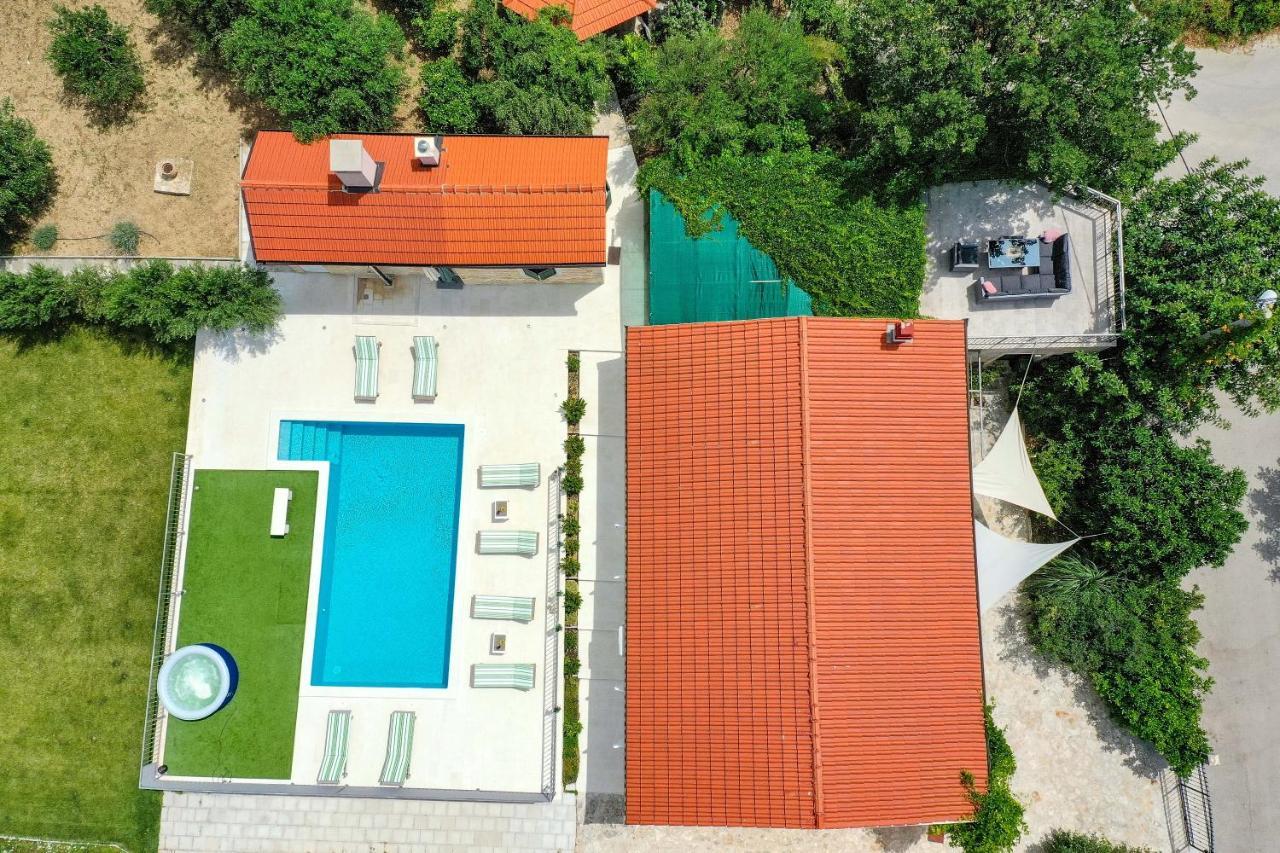 Home Away From Home With Outdoor Pool, Botanical Garden And A Beautiful Sea View Kaštela Eksteriør billede