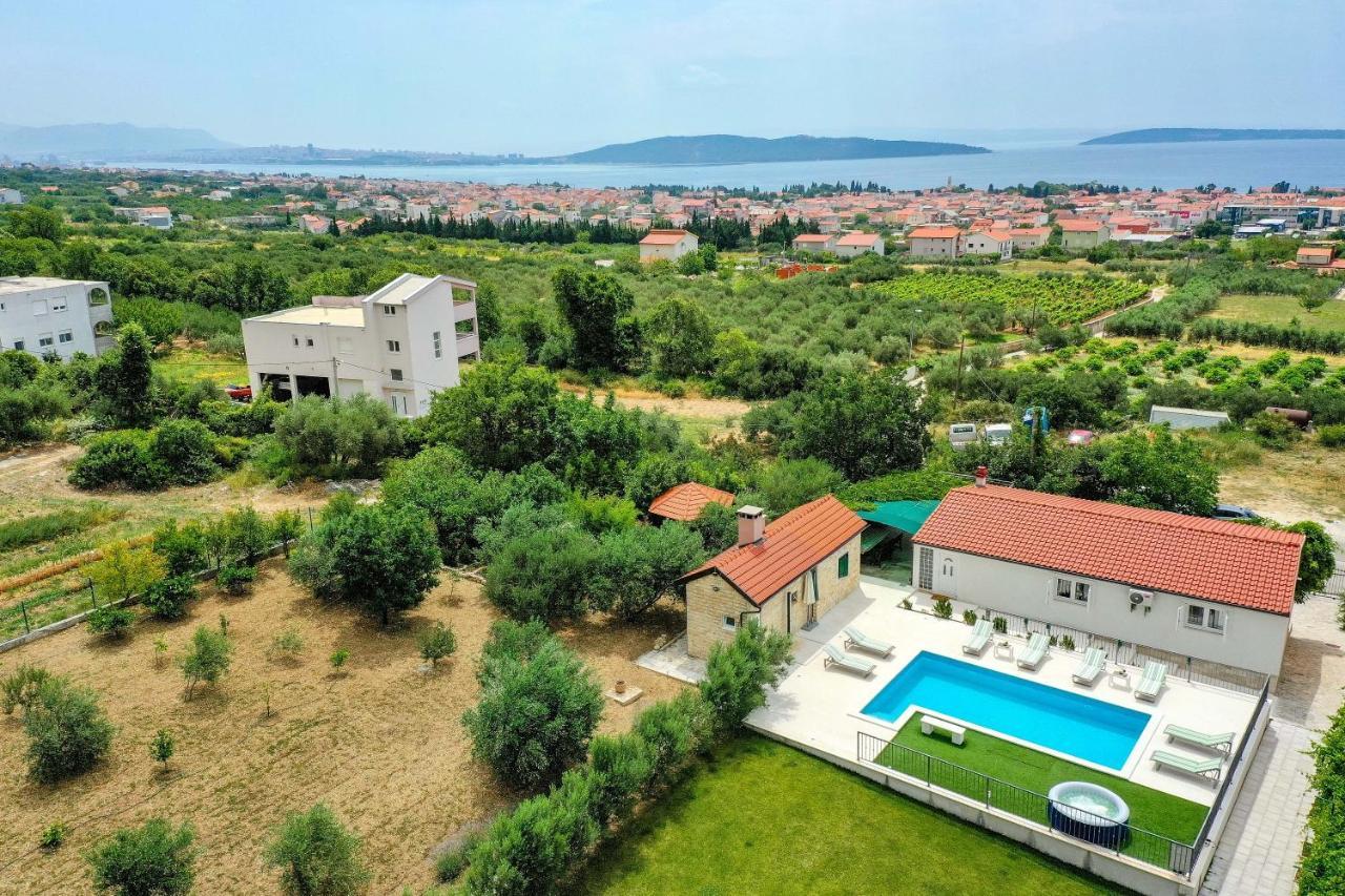 Home Away From Home With Outdoor Pool, Botanical Garden And A Beautiful Sea View Kaštela Eksteriør billede