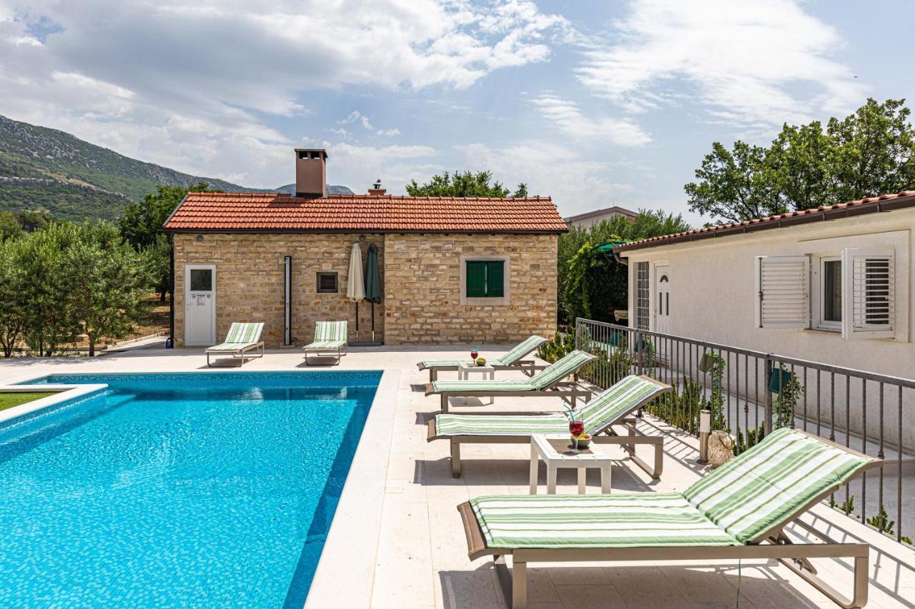 Home Away From Home With Outdoor Pool, Botanical Garden And A Beautiful Sea View Kaštela Eksteriør billede