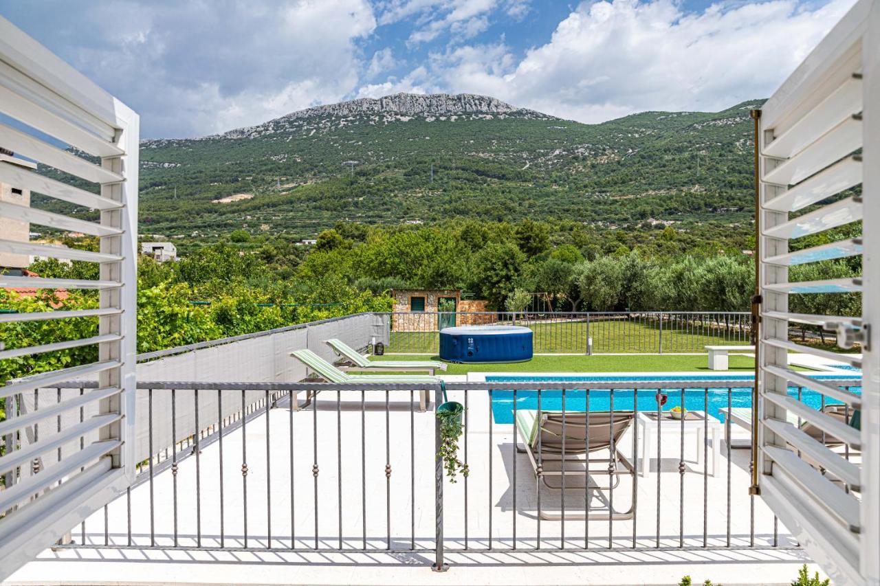 Home Away From Home With Outdoor Pool, Botanical Garden And A Beautiful Sea View Kaštela Eksteriør billede