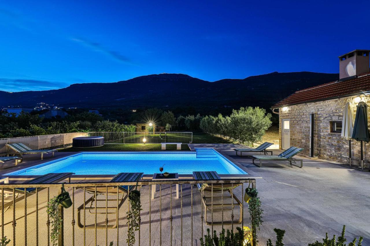 Home Away From Home With Outdoor Pool, Botanical Garden And A Beautiful Sea View Kaštela Eksteriør billede