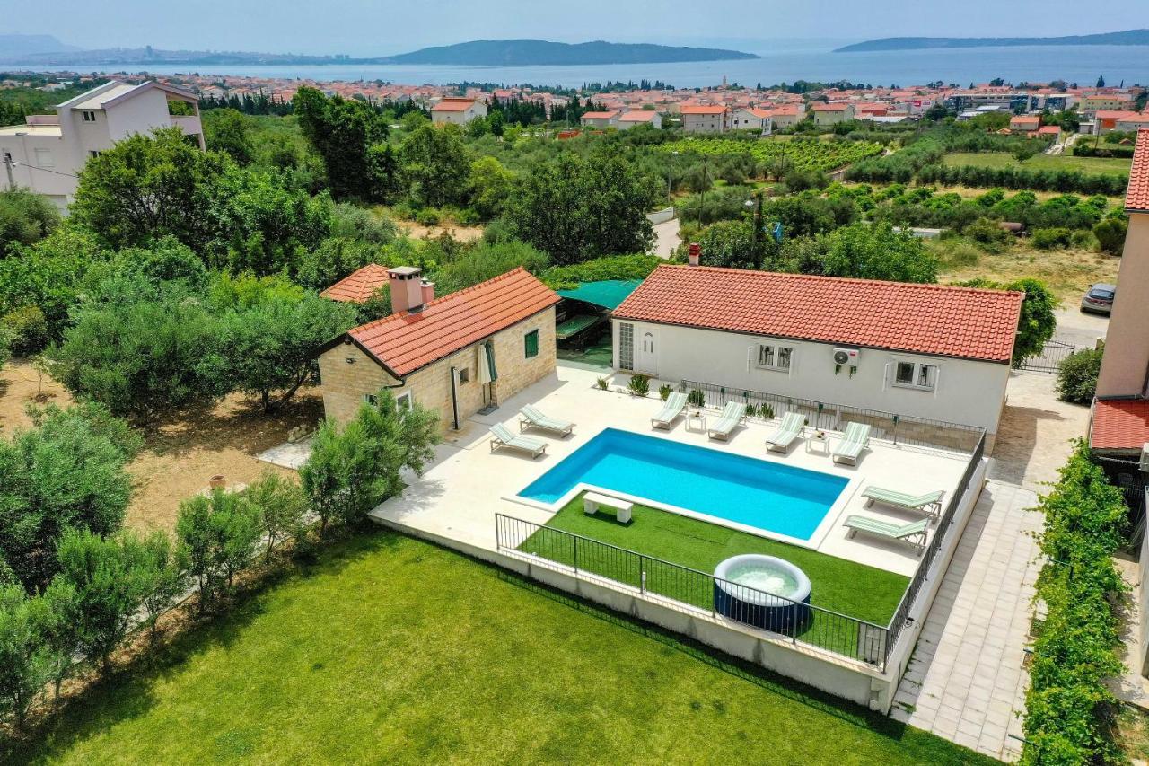 Home Away From Home With Outdoor Pool, Botanical Garden And A Beautiful Sea View Kaštela Eksteriør billede