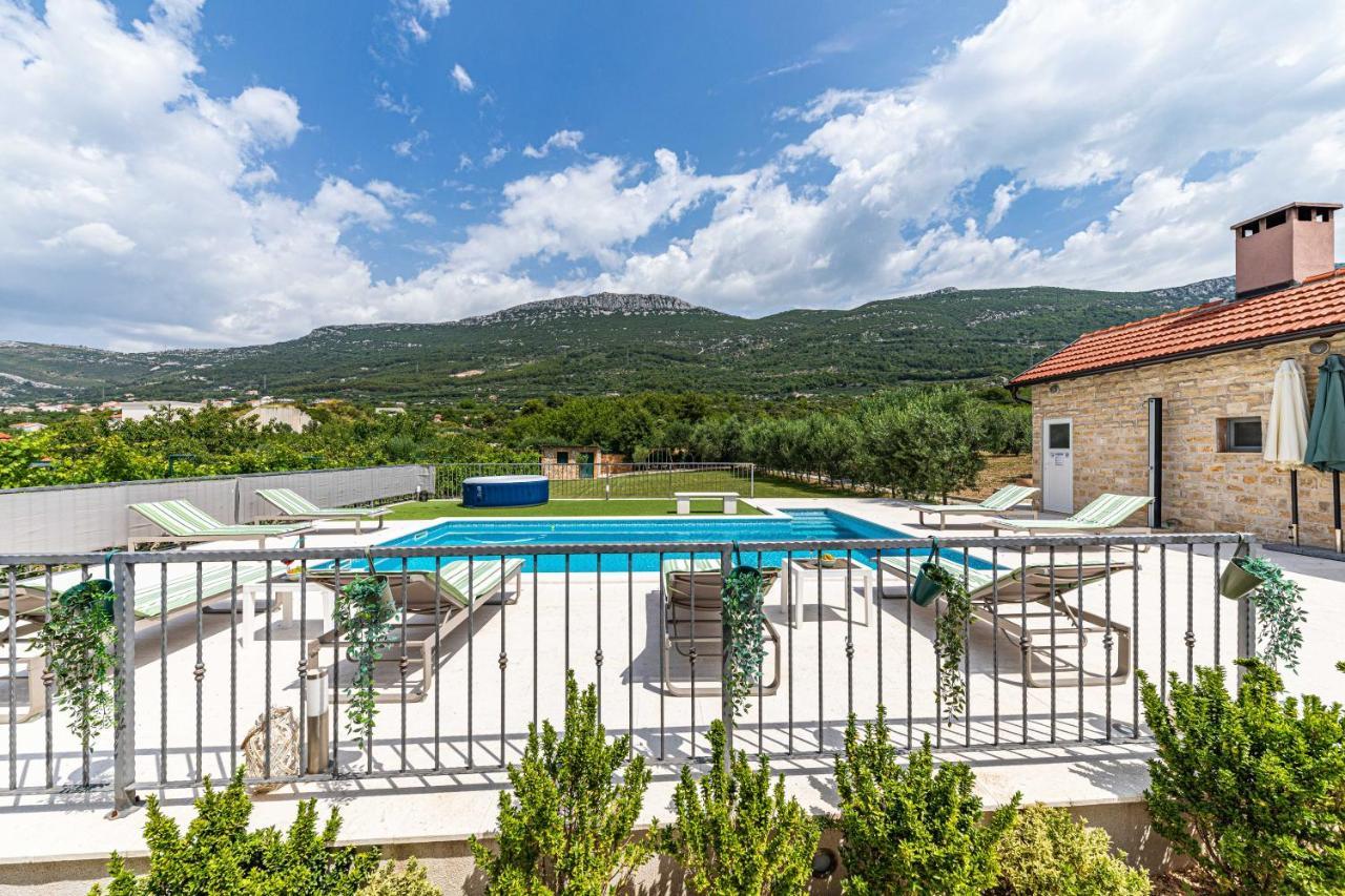 Home Away From Home With Outdoor Pool, Botanical Garden And A Beautiful Sea View Kaštela Eksteriør billede