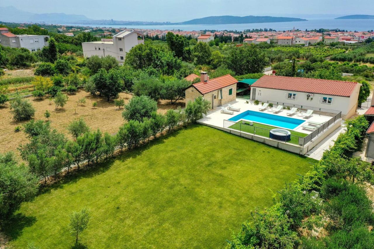 Home Away From Home With Outdoor Pool, Botanical Garden And A Beautiful Sea View Kaštela Eksteriør billede