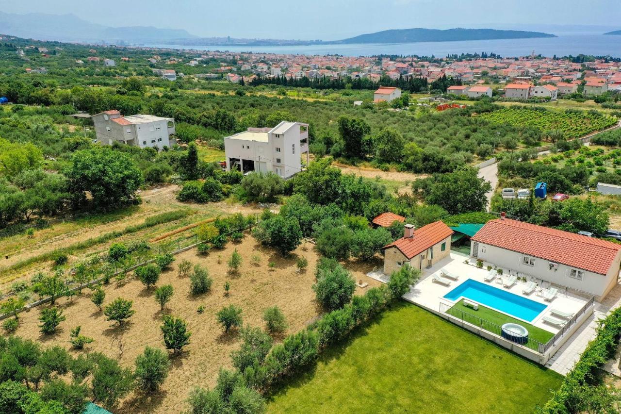 Home Away From Home With Outdoor Pool, Botanical Garden And A Beautiful Sea View Kaštela Eksteriør billede