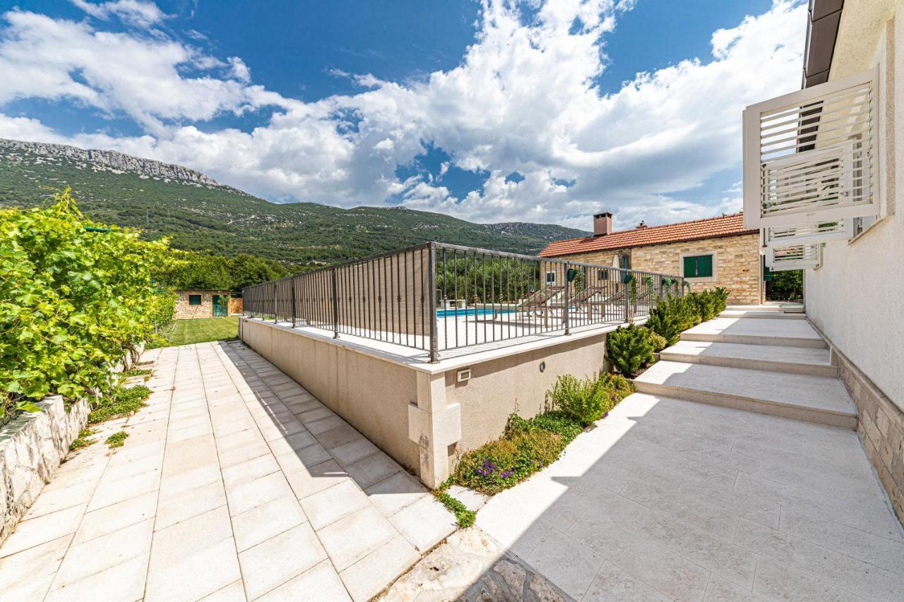 Home Away From Home With Outdoor Pool, Botanical Garden And A Beautiful Sea View Kaštela Eksteriør billede