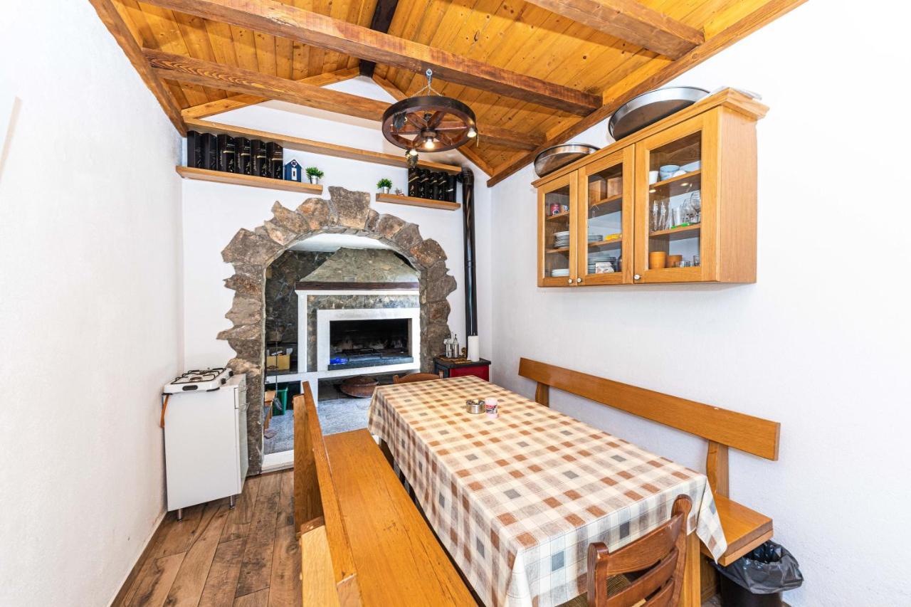Home Away From Home With Outdoor Pool, Botanical Garden And A Beautiful Sea View Kaštela Eksteriør billede