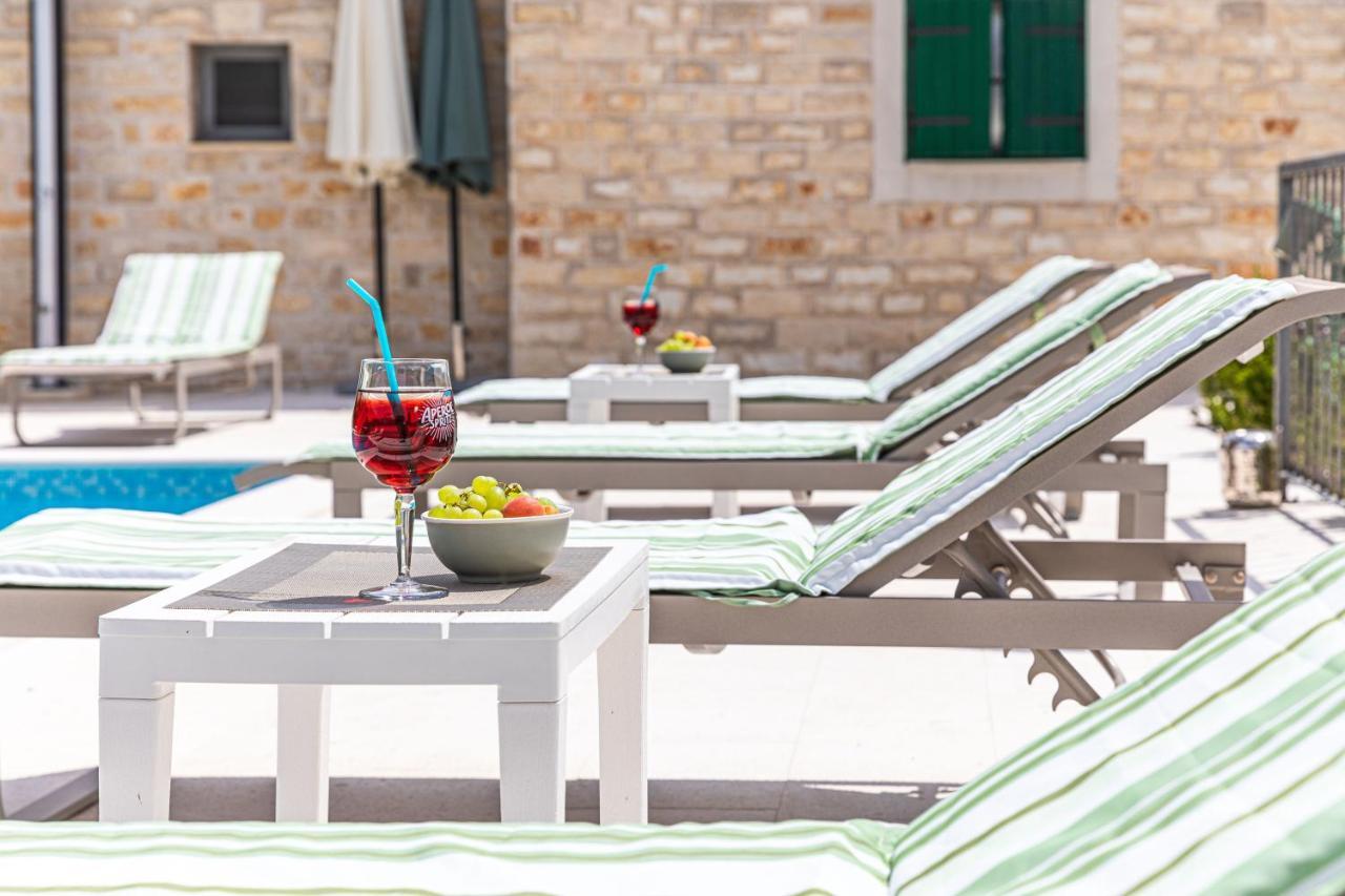 Home Away From Home With Outdoor Pool, Botanical Garden And A Beautiful Sea View Kaštela Eksteriør billede