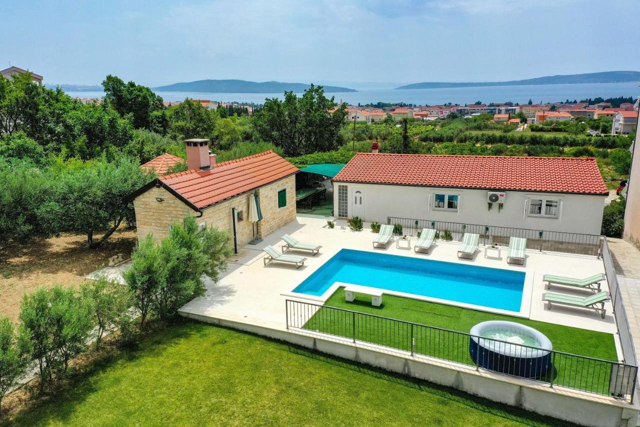 Home Away From Home With Outdoor Pool, Botanical Garden And A Beautiful Sea View Kaštela Eksteriør billede