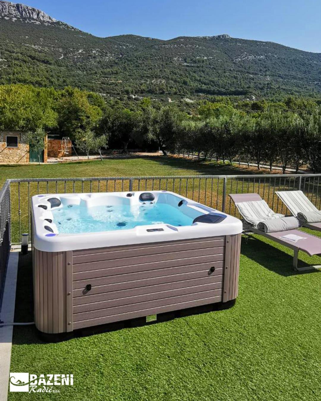 Home Away From Home With Outdoor Pool, Botanical Garden And A Beautiful Sea View Kaštela Eksteriør billede