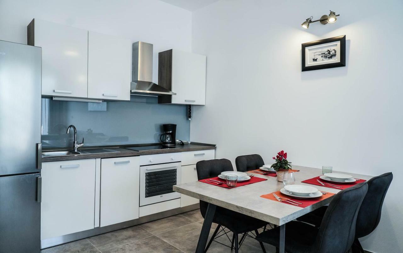 Home Away From Home With Outdoor Pool, Botanical Garden And A Beautiful Sea View Kaštela Eksteriør billede