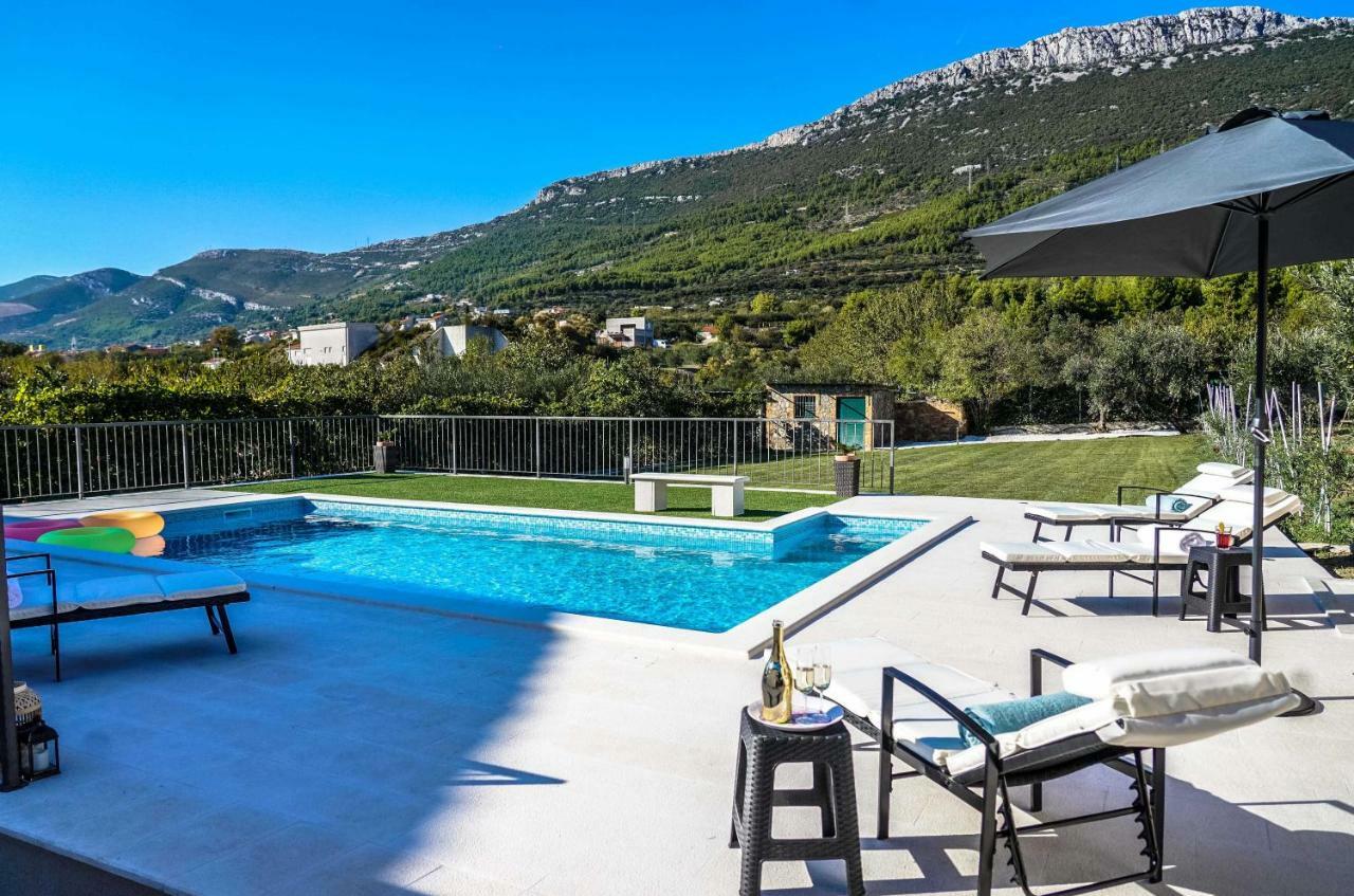 Home Away From Home With Outdoor Pool, Botanical Garden And A Beautiful Sea View Kaštela Eksteriør billede