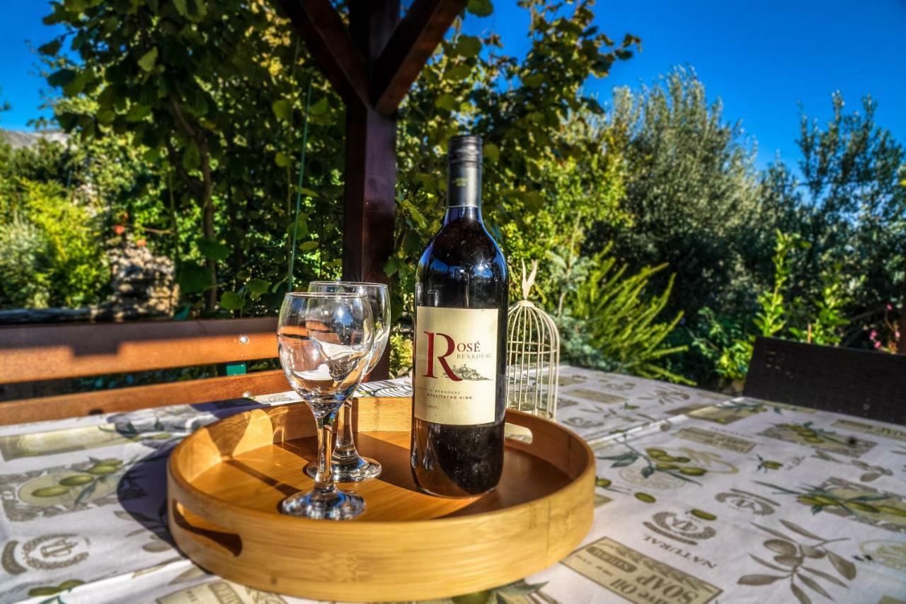 Home Away From Home With Outdoor Pool, Botanical Garden And A Beautiful Sea View Kaštela Eksteriør billede