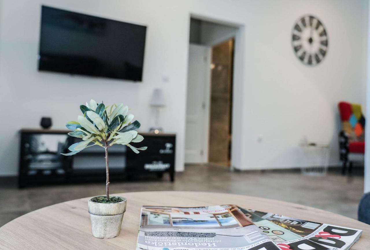 Home Away From Home With Outdoor Pool, Botanical Garden And A Beautiful Sea View Kaštela Eksteriør billede