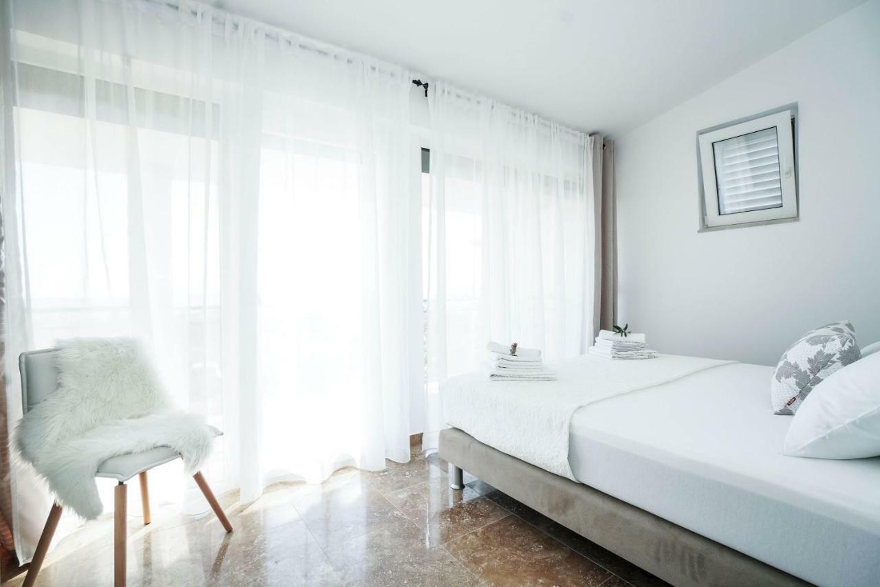 Home Away From Home With Outdoor Pool, Botanical Garden And A Beautiful Sea View Kaštela Eksteriør billede