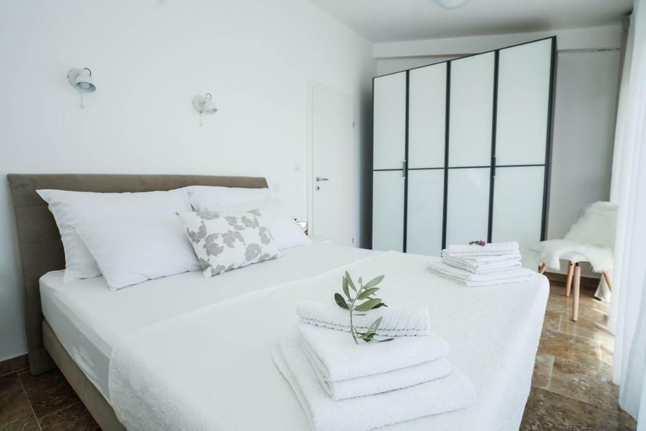 Home Away From Home With Outdoor Pool, Botanical Garden And A Beautiful Sea View Kaštela Eksteriør billede