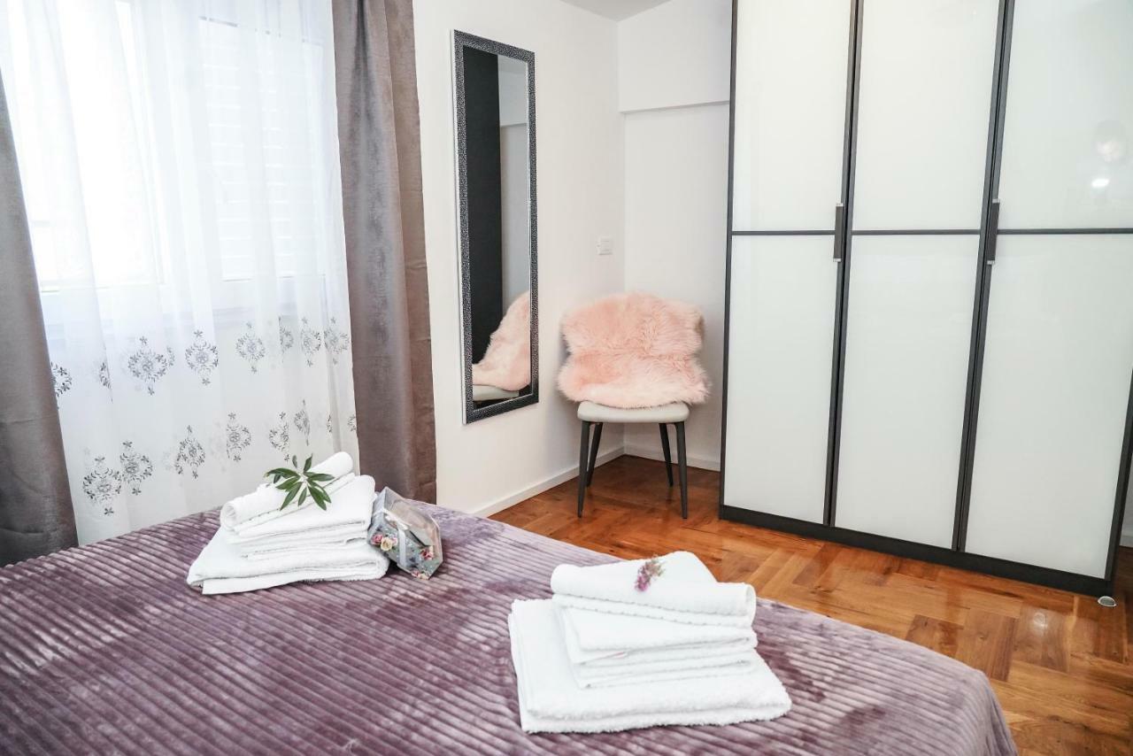 Home Away From Home With Outdoor Pool, Botanical Garden And A Beautiful Sea View Kaštela Eksteriør billede