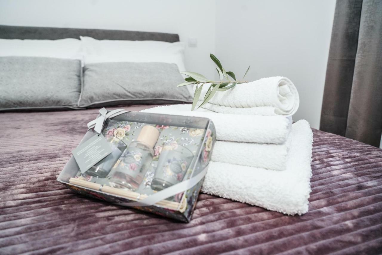 Home Away From Home With Outdoor Pool, Botanical Garden And A Beautiful Sea View Kaštela Eksteriør billede