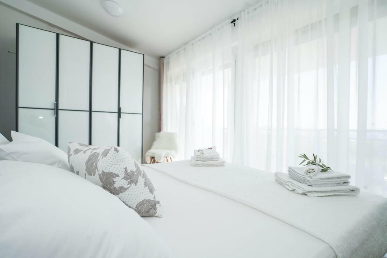 Home Away From Home With Outdoor Pool, Botanical Garden And A Beautiful Sea View Kaštela Eksteriør billede