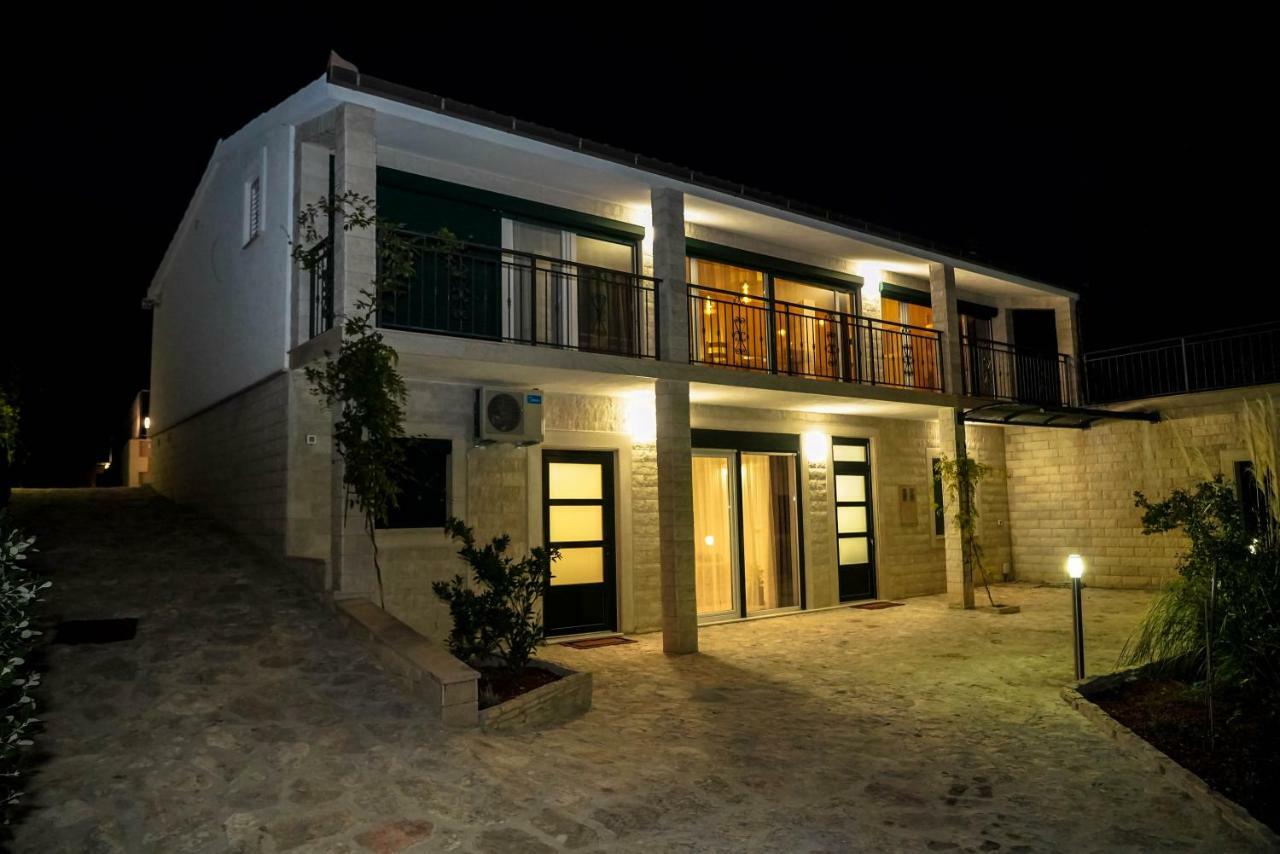 Home Away From Home With Outdoor Pool, Botanical Garden And A Beautiful Sea View Kaštela Eksteriør billede