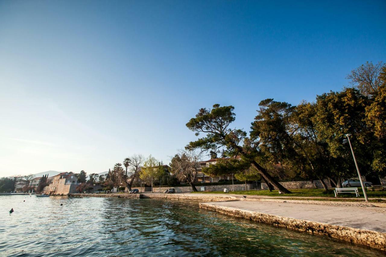 Home Away From Home With Outdoor Pool, Botanical Garden And A Beautiful Sea View Kaštela Eksteriør billede